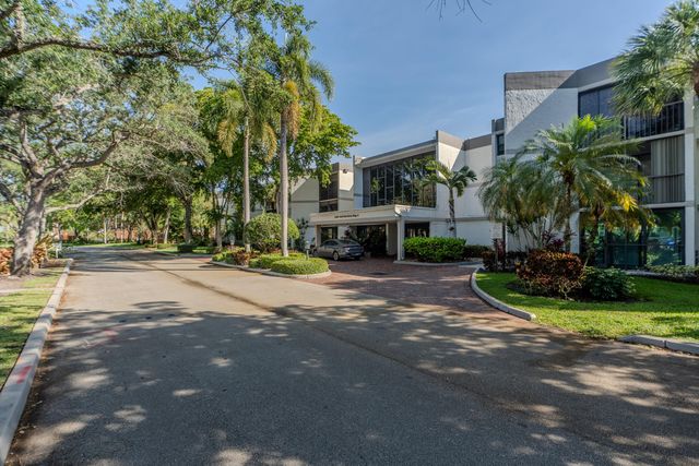 16401 Golf Club Road 113, Weston, FL 33326