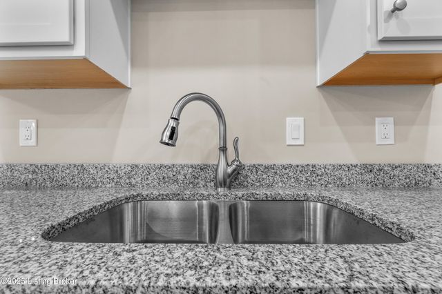 7023 Train Station Way, Louisville, KY 40272