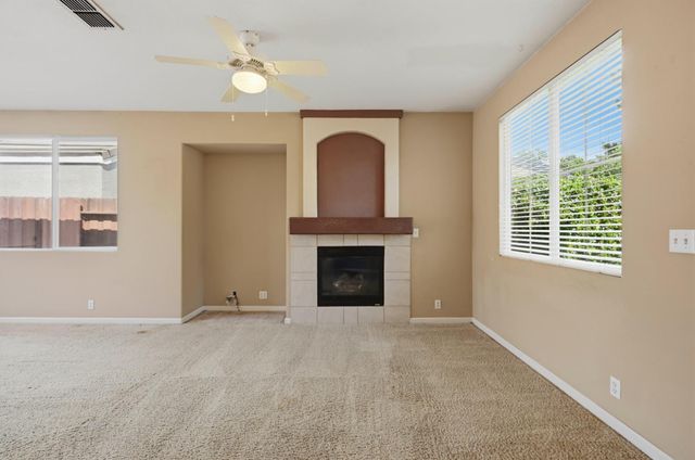 5821 Ridgepoint Dr, Antelope, CA 95843