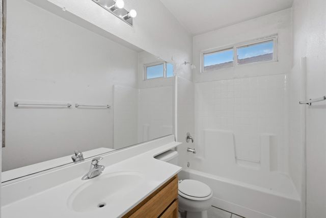 5821 Ridgepoint Dr, Antelope, CA 95843