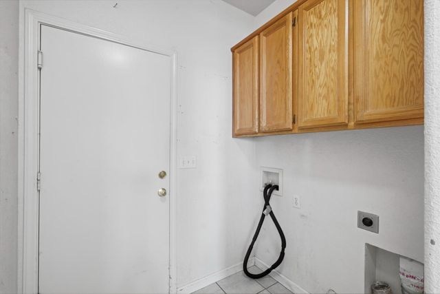 5821 Ridgepoint Dr, Antelope, CA 95843