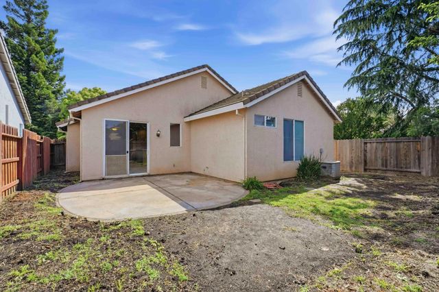 5821 Ridgepoint Dr, Antelope, CA 95843