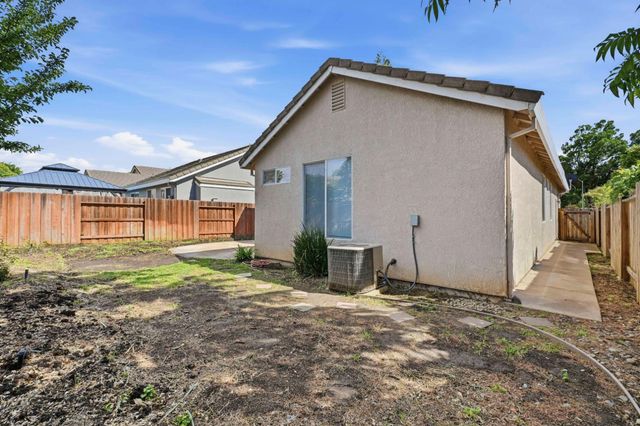 5821 Ridgepoint Dr, Antelope, CA 95843