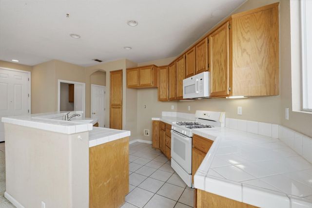 5821 Ridgepoint Dr, Antelope, CA 95843