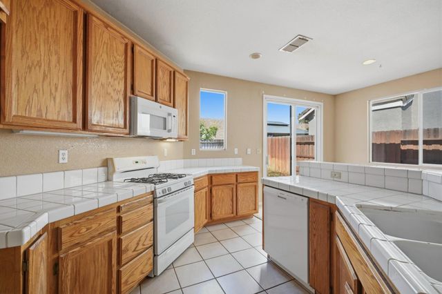5821 Ridgepoint Dr, Antelope, CA 95843