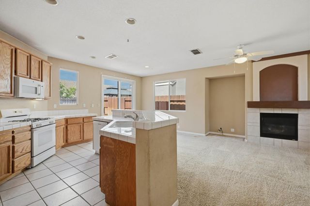 5821 Ridgepoint Dr, Antelope, CA 95843