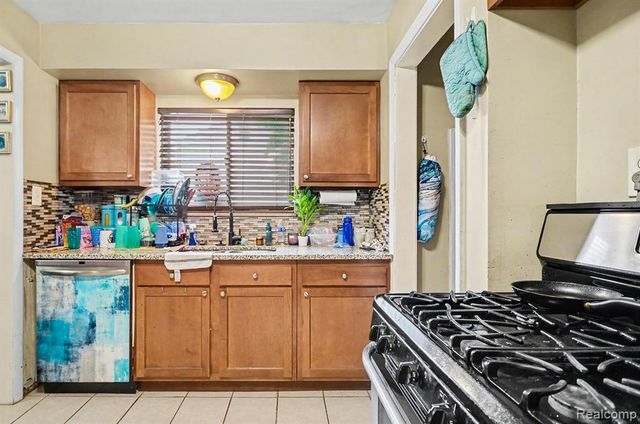 23116 Beechwood Avenue, Eastpointe, MI 48021