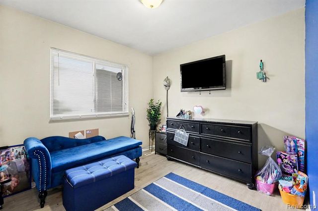 23116 Beechwood Avenue, Eastpointe, MI 48021