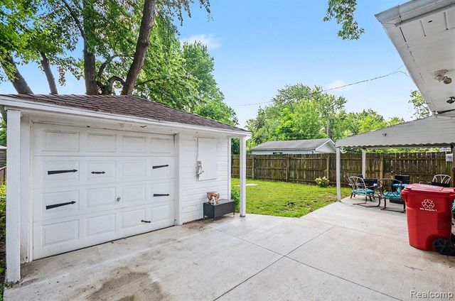 23116 Beechwood Avenue, Eastpointe, MI 48021