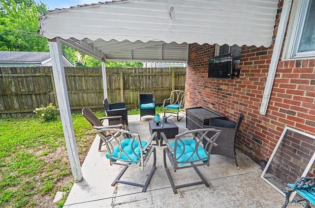 23116 Beechwood Avenue, Eastpointe, MI 48021