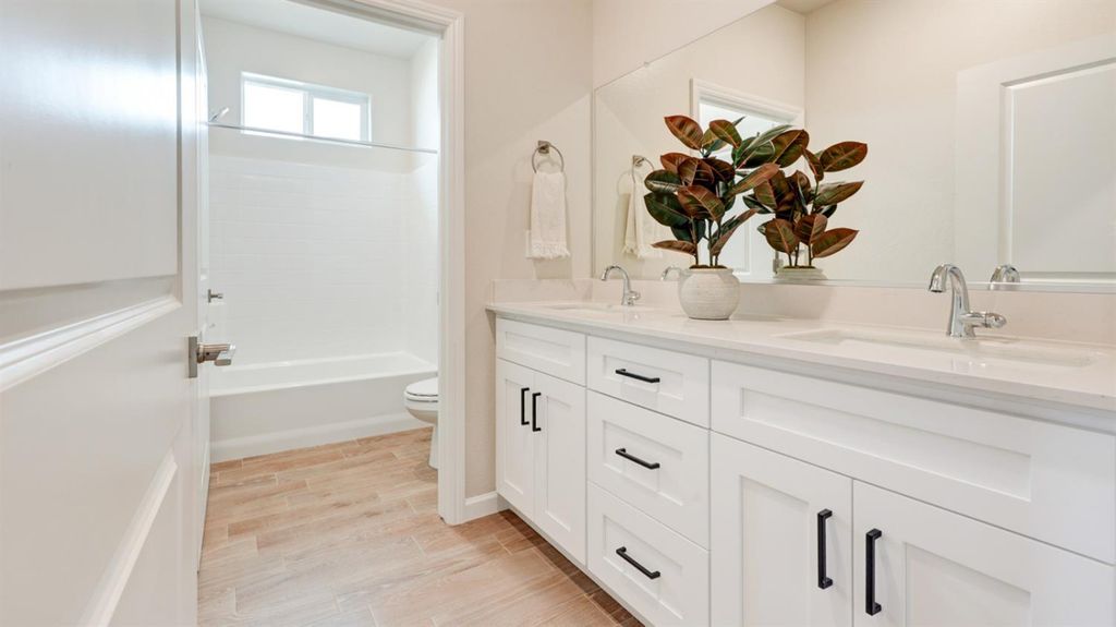 Image 16 of property listing at 4146 N Tisha Avenue, Fresno, CA 93723