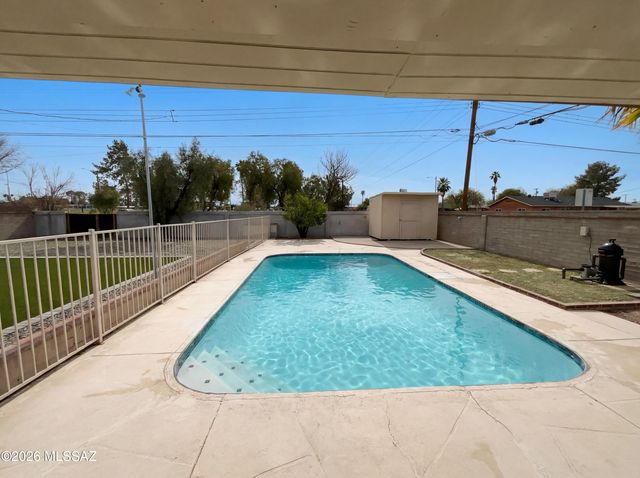 6702 E Scarlett Street, Tucson, AZ 85710