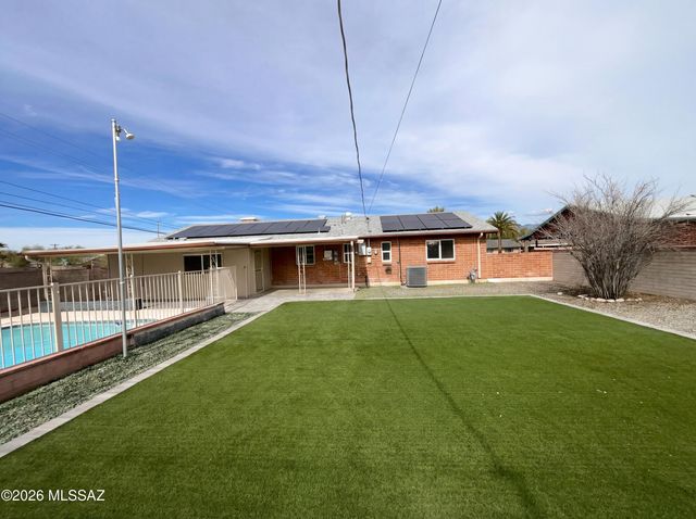 6702 E Scarlett Street, Tucson, AZ 85710