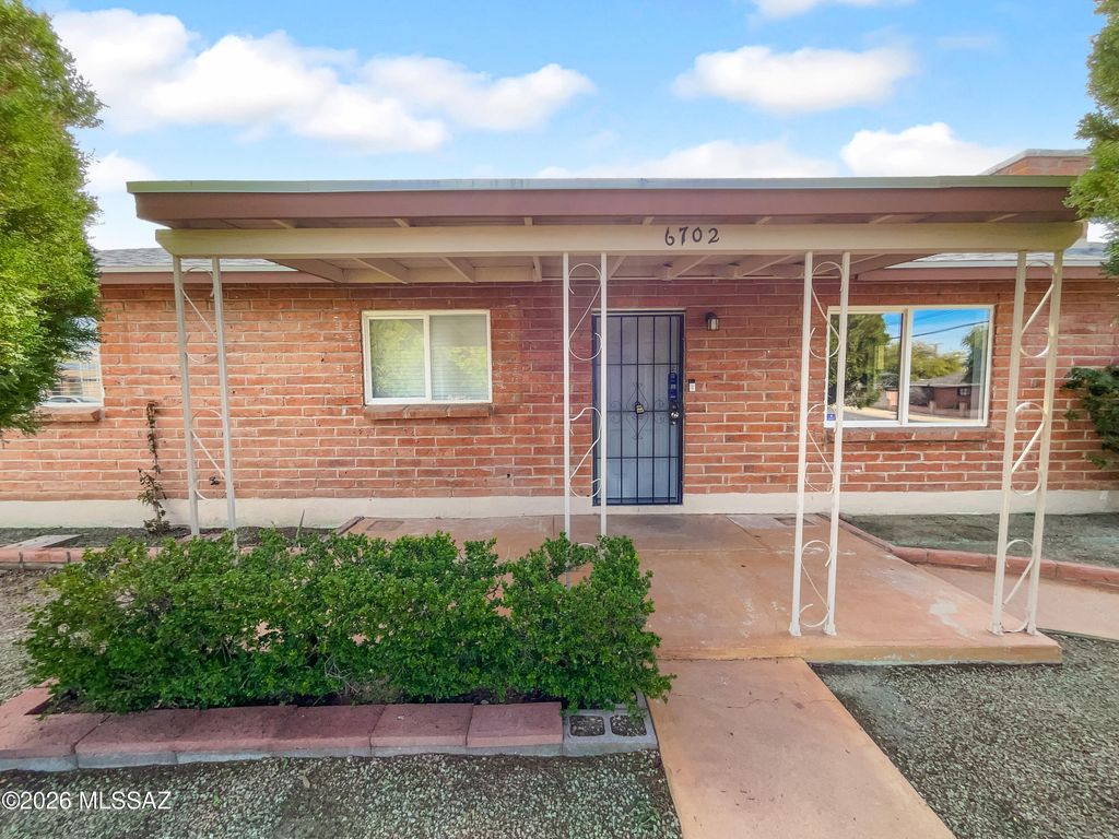 6702 E Scarlett Street, Tucson, AZ 85710