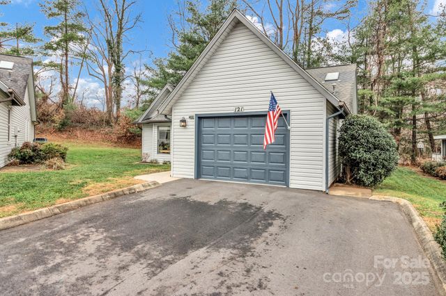 121 Cimarron Drive, Asheville, NC 28803