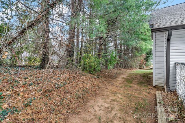 121 Cimarron Drive, Asheville, NC 28803