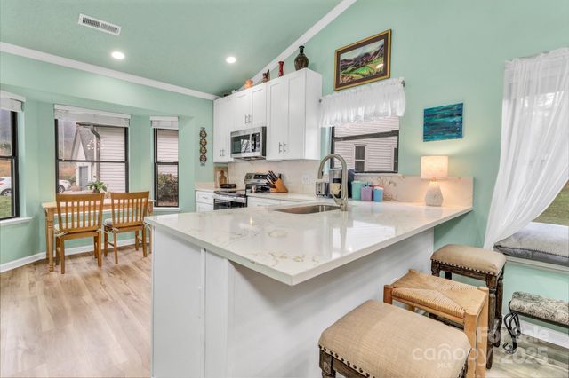 121 Cimarron Drive, Asheville, NC 28803