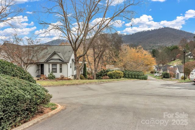 121 Cimarron Drive, Asheville, NC 28803