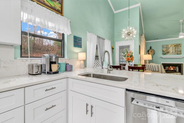 121 Cimarron Drive, Asheville, NC 28803