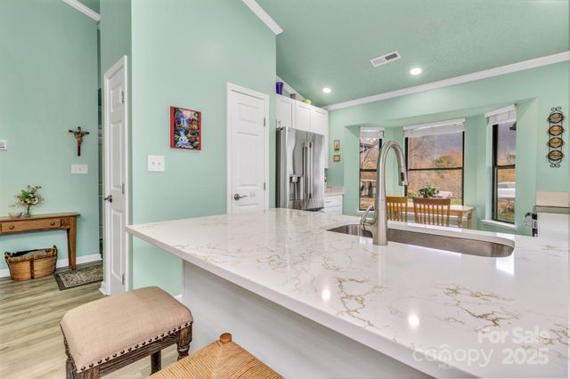 121 Cimarron Drive, Asheville, NC 28803