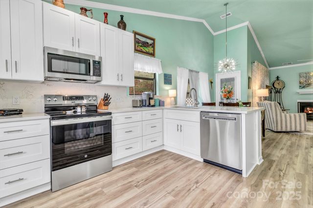 121 Cimarron Drive, Asheville, NC 28803