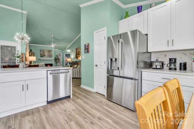 121 Cimarron Drive, Asheville, NC 28803