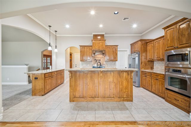 6531 S Ridgeview Road, Owasso, OK 74055