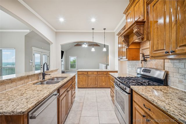 6531 S Ridgeview Road, Owasso, OK 74055