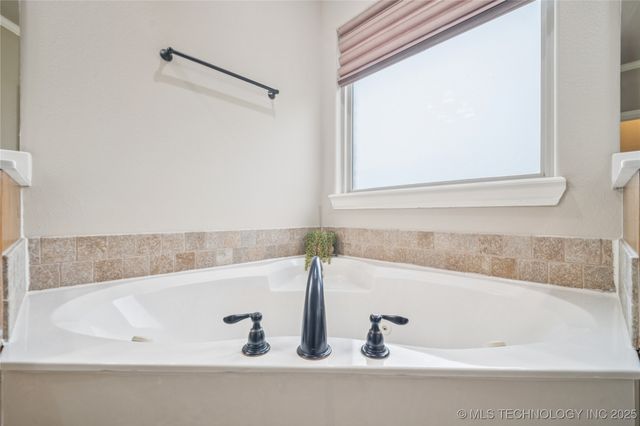 6531 S Ridgeview Road, Owasso, OK 74055