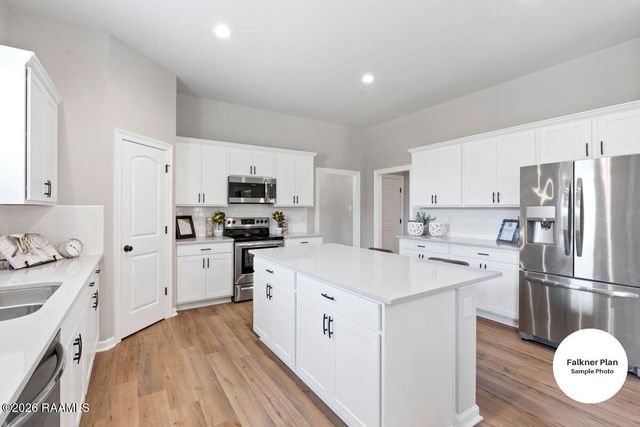 105 Crescent Row, Broussard, LA 70518