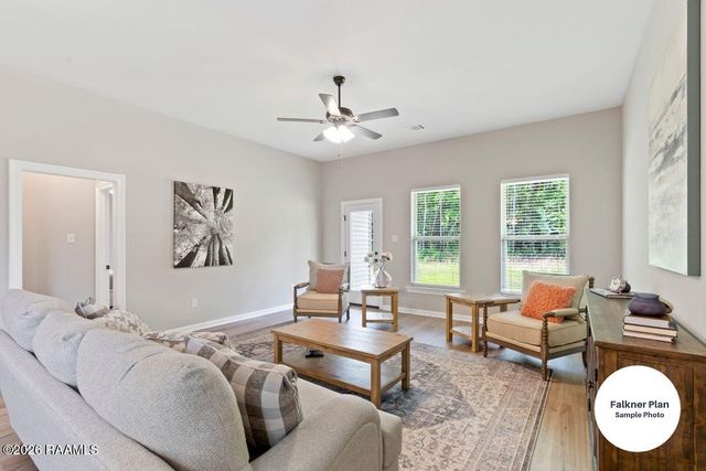 105 Crescent Row, Broussard, LA 70518
