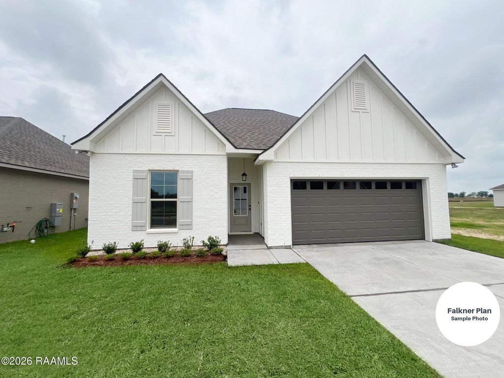 105 Crescent Row, Broussard, LA 70518