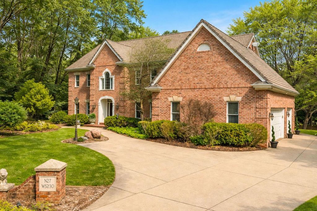 N27W5230 Hamilton ROAD, Cedarburg, WI 53012