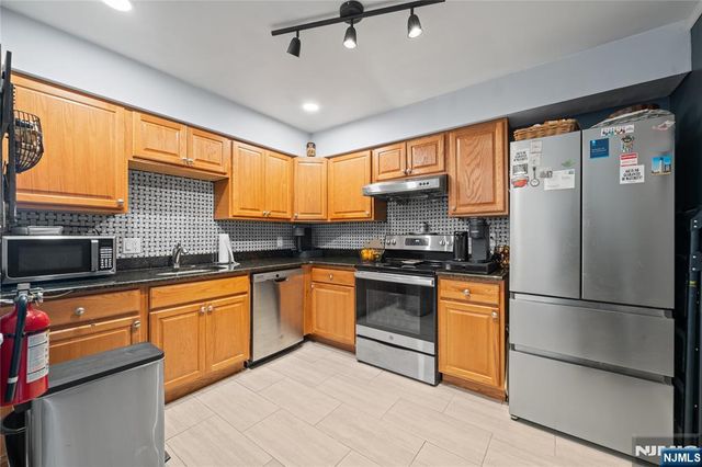 2 Ann S203, Clifton, NJ 07013