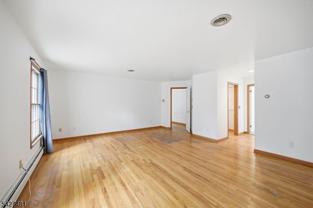 7 Trotters Ln, Mahwah Twp., NJ 07430