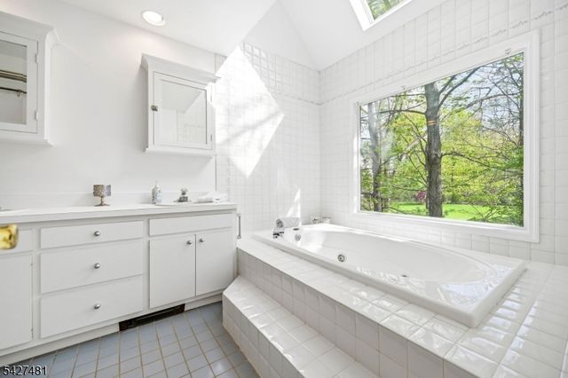 7 Trotters Ln, Mahwah Twp., NJ 07430