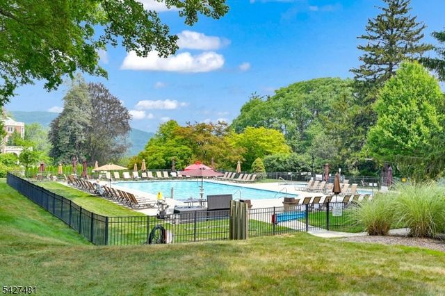 7 Trotters Ln, Mahwah Twp., NJ 07430