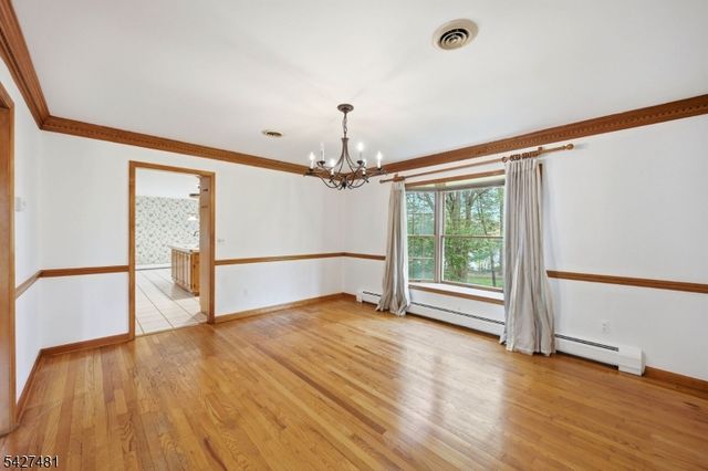 7 Trotters Ln, Mahwah Twp., NJ 07430