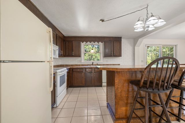 59 Spruce St, Bridgewater, MA 02324