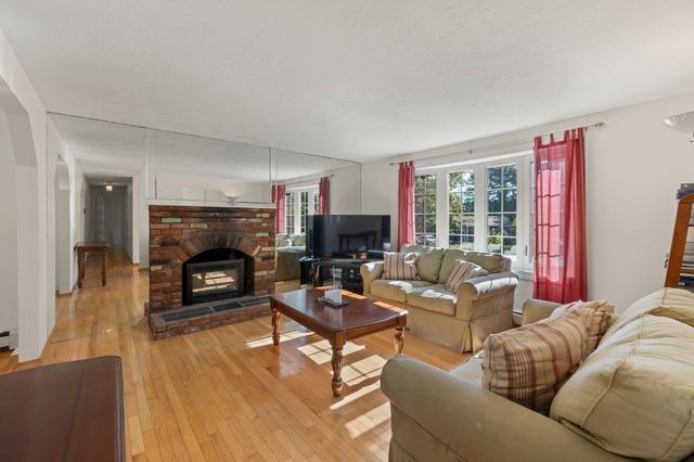 59 Spruce St, Bridgewater, MA 02324