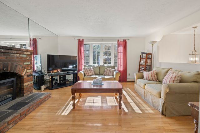 59 Spruce St, Bridgewater, MA 02324