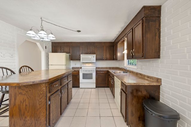 59 Spruce St, Bridgewater, MA 02324