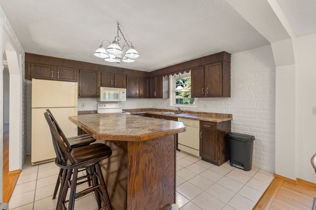 59 Spruce St, Bridgewater, MA 02324