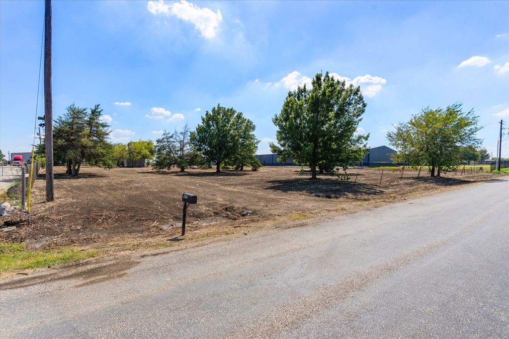 17326 Gaffield Road, Justin, TX 76247 — photo 3