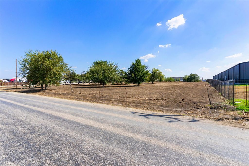 17326 Gaffield Road, Justin, TX 76247 — photo 5