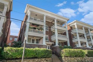 317 E 43rd Street 1E, Kansas City, MO 64111