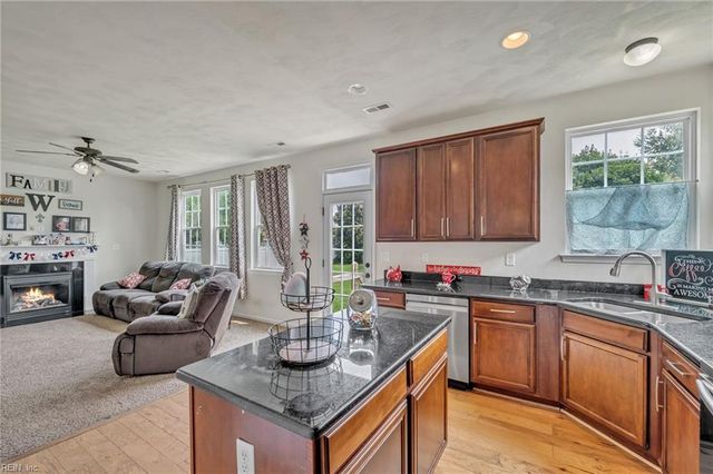 1221 Rosebud LN, Chesapeake, VA 23322