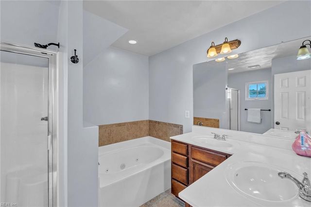 1221 Rosebud LN, Chesapeake, VA 23322