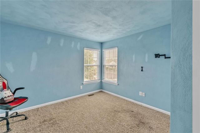1221 Rosebud LN, Chesapeake, VA 23322