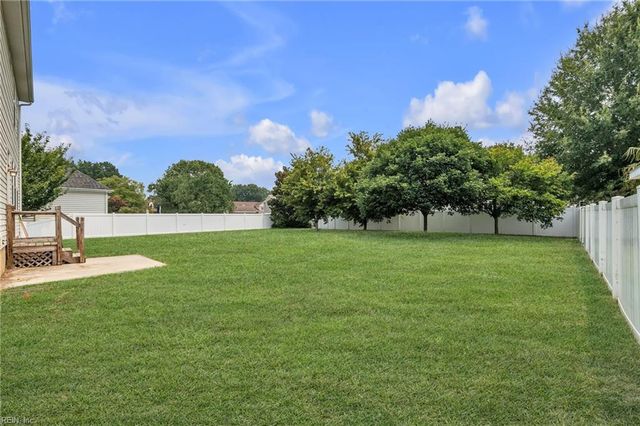 1221 Rosebud LN, Chesapeake, VA 23322